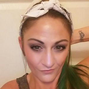 Meet your Posher, Corina